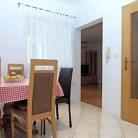 1282 Hotel